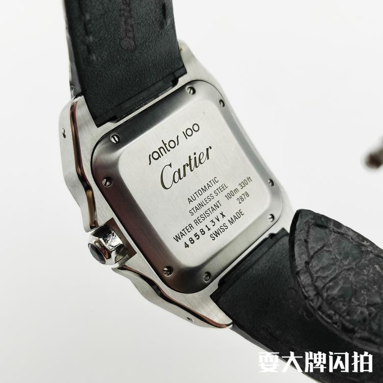 Cartier卡地亚 山度士系列自动机械腕表 Cartier卡地亚山度士系列自动机械腕表，蓝宝石水晶玻璃鳄鱼皮表带，尽显奢华大气，精钢质感高级感十足，公价47600，这枚好价带走 表径：31mm
